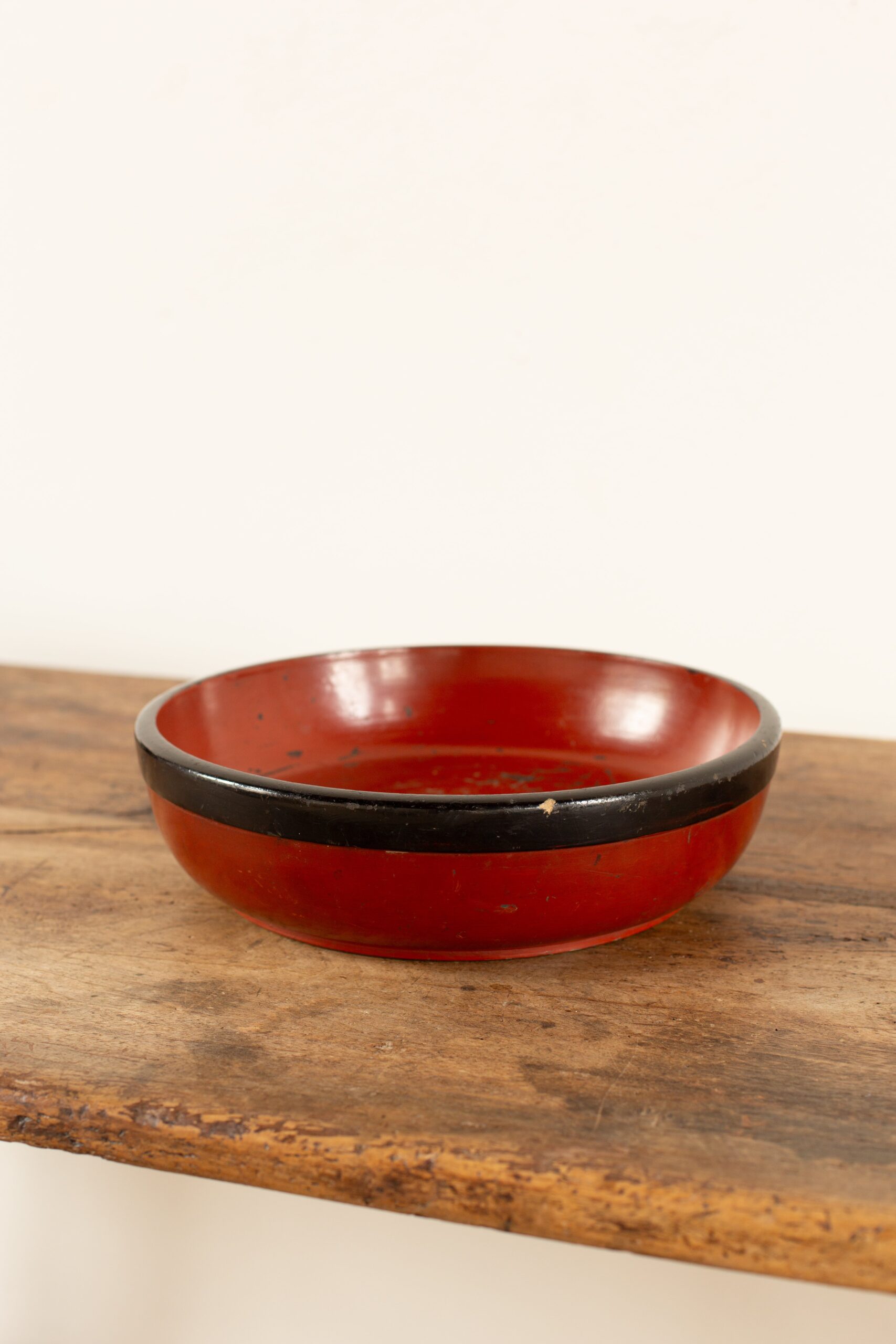 Avemode Antique Japanese Lacquered Wood Bowl – Red & Black, 33cm (c.1900)