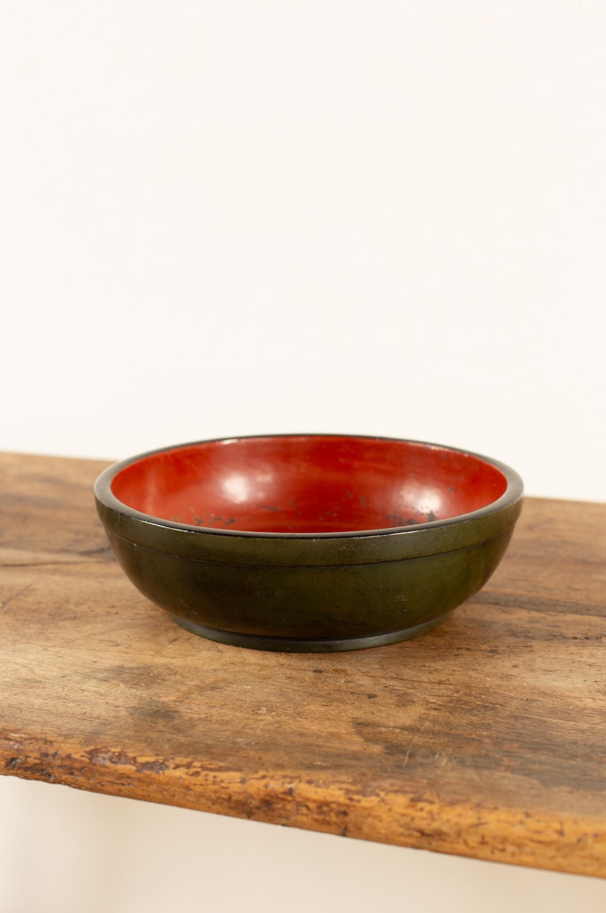 Avemode Antique Japanese Lacquered Wood Bowl – Green & Black, 32cm (c.1900)