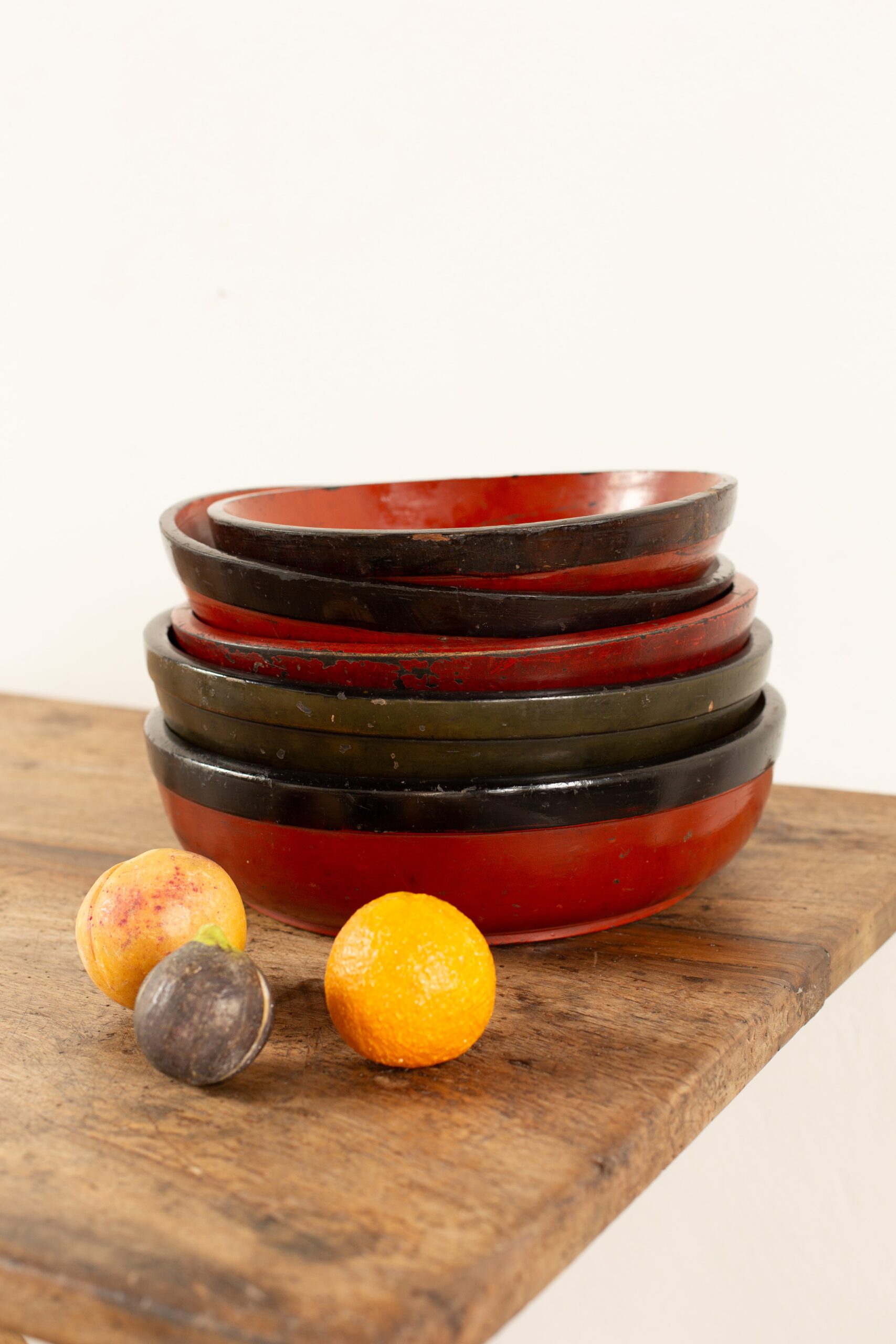 Avemode Antique Japanese Lacquered Wood Bowl – Red & Black, 30cm (c.1900) - Image 4